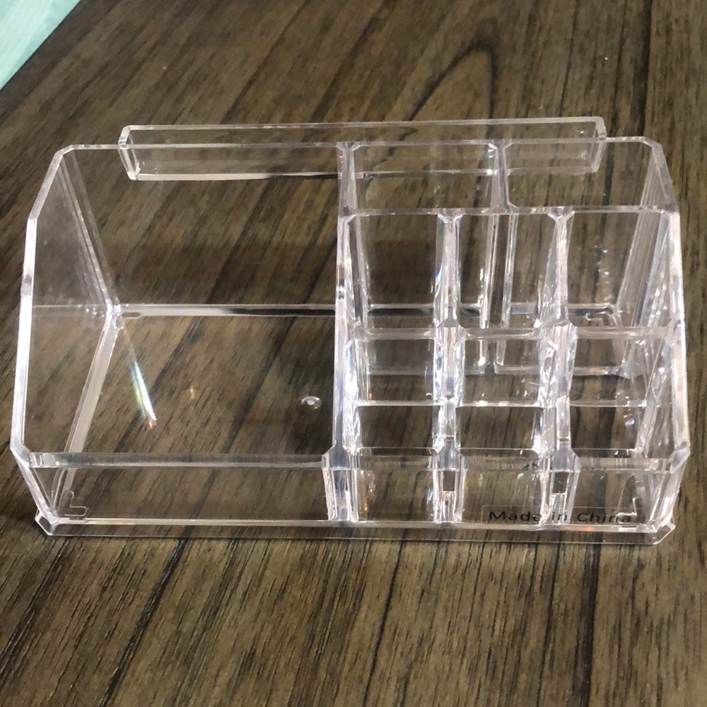 Make up organizer